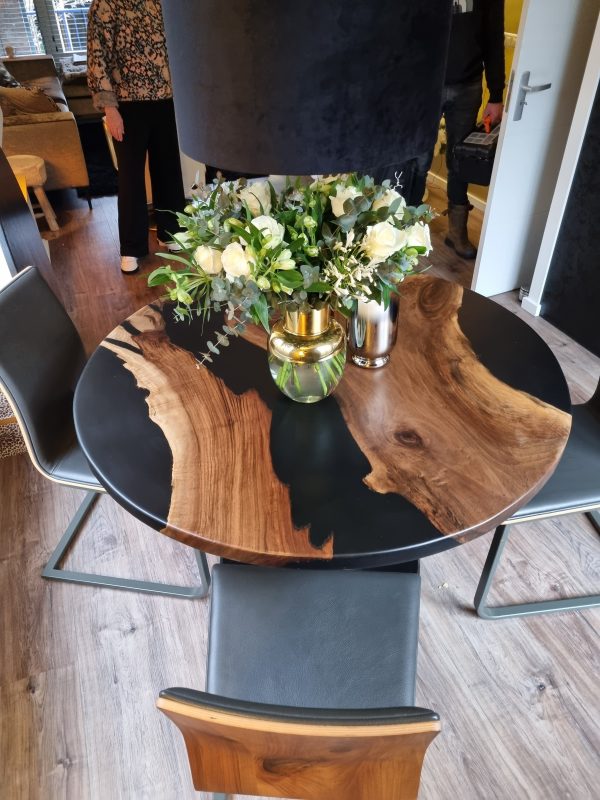 Ronde epoxy tafel