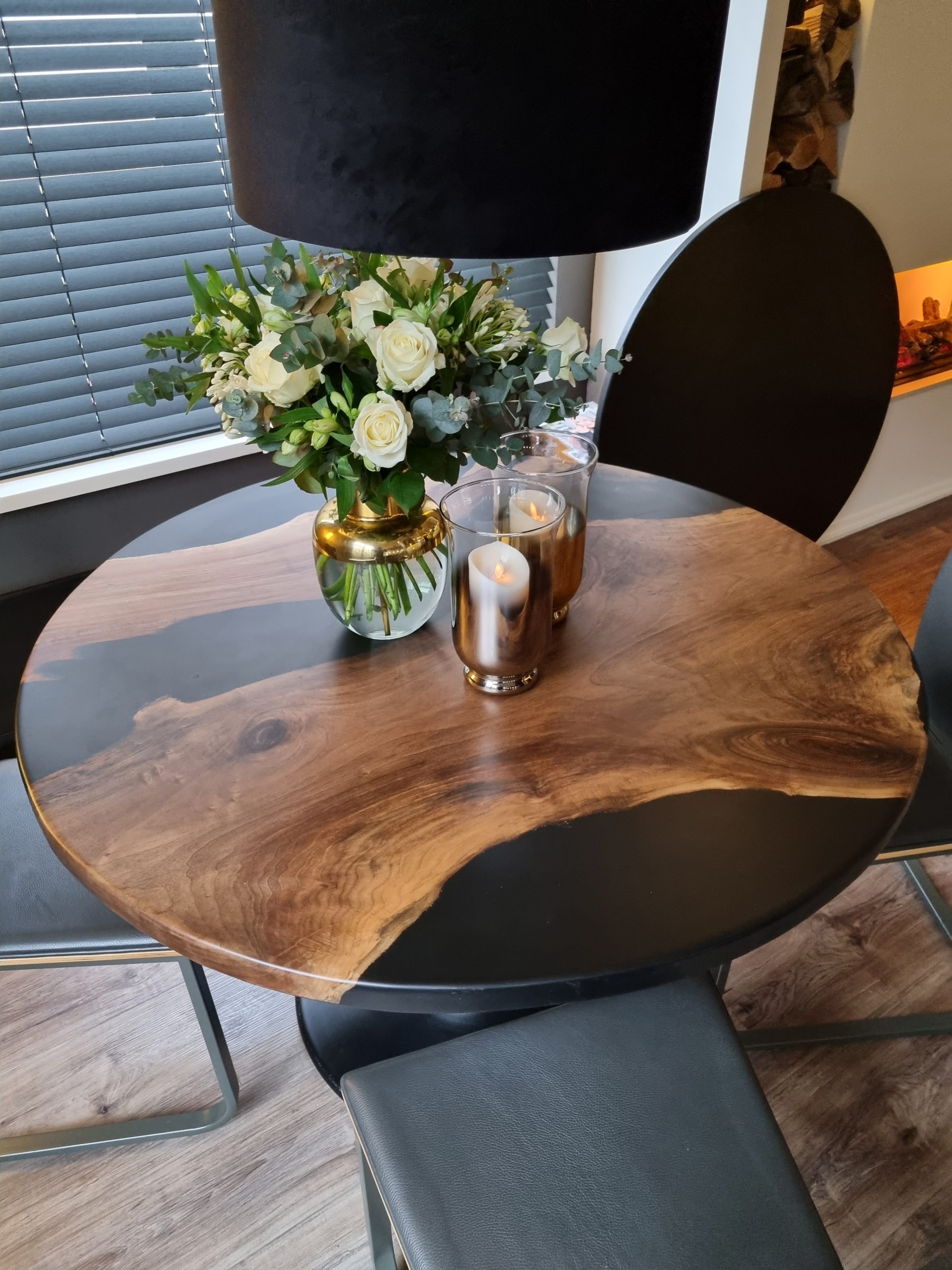 Ronde epoxy tafel