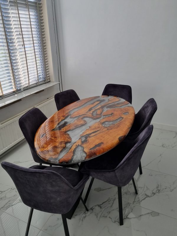Ovale epoxy eettafel