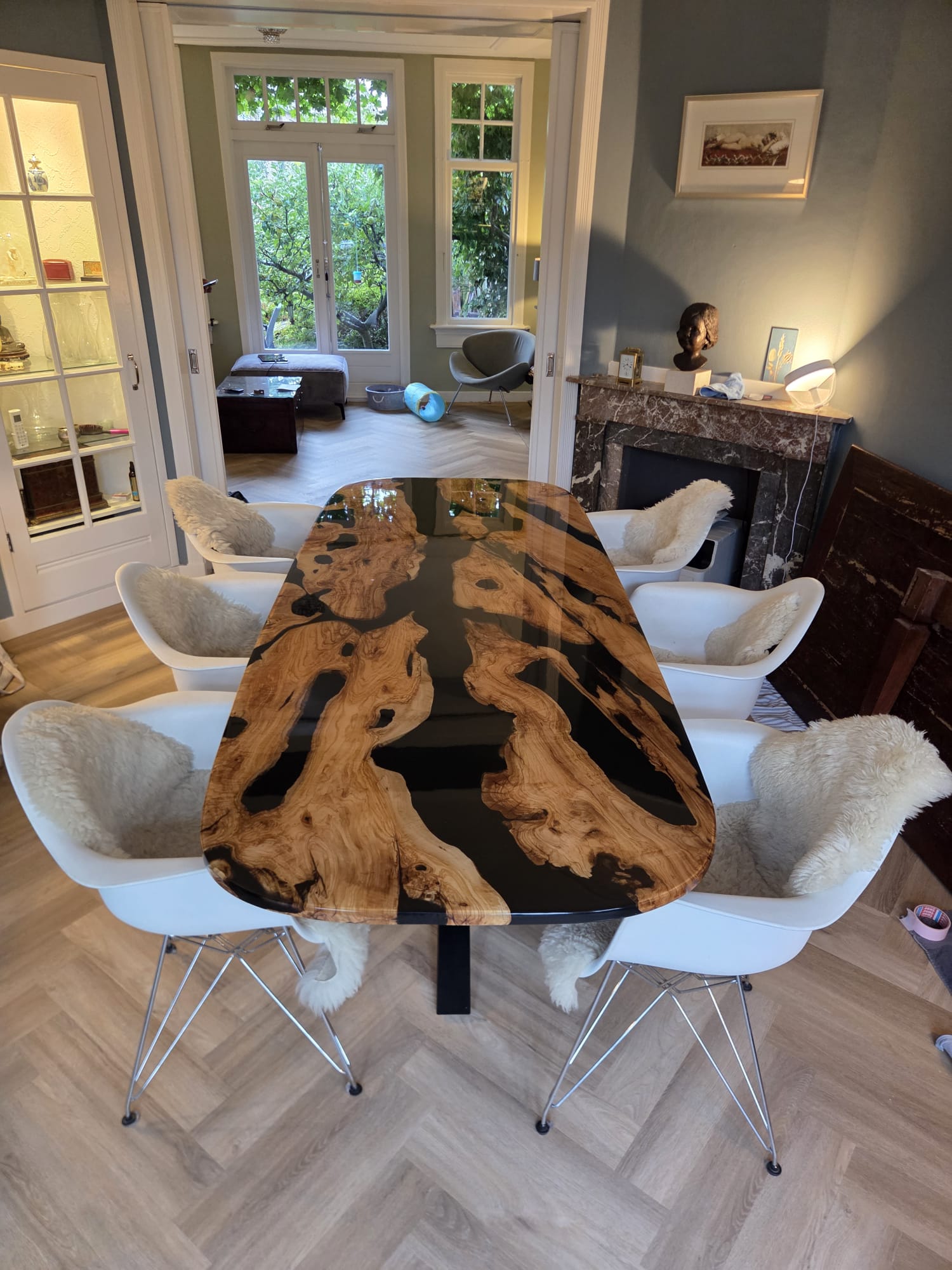 Olijfhouten epoxy tafel